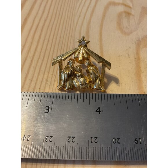 Nativity Scene Gold-Tone Lapel Pin Brooch With Clutch Back - Picture 2 of 5
